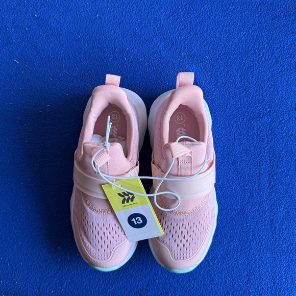 New: Girls , All in Motion, Dillon Sneakers - Picture 2 of 4